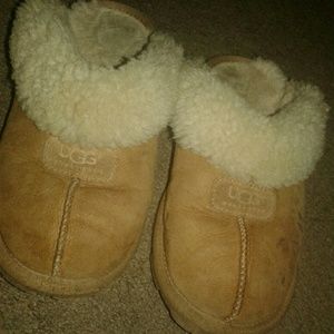 Ugg slippers size 5 very worn